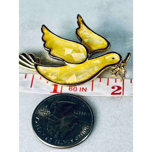 Vtg White Dove Brooch Pin in Flight Olive Branch Gold Tone Acrylic Jewelry Faith - Picture 2 of 4